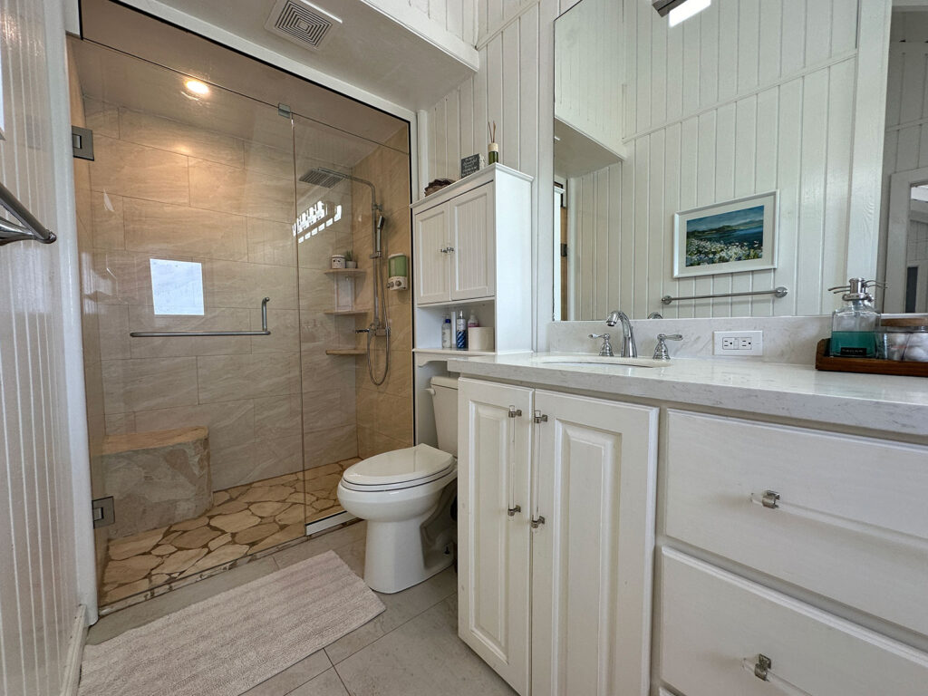 Arawak_villa-27_1600 Modern bathroom with walk-in shower at Arawak Villa